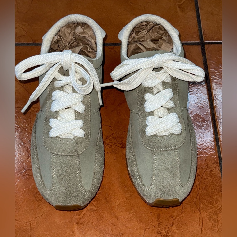 Zara Gray and White Sneakers with Padded Collar